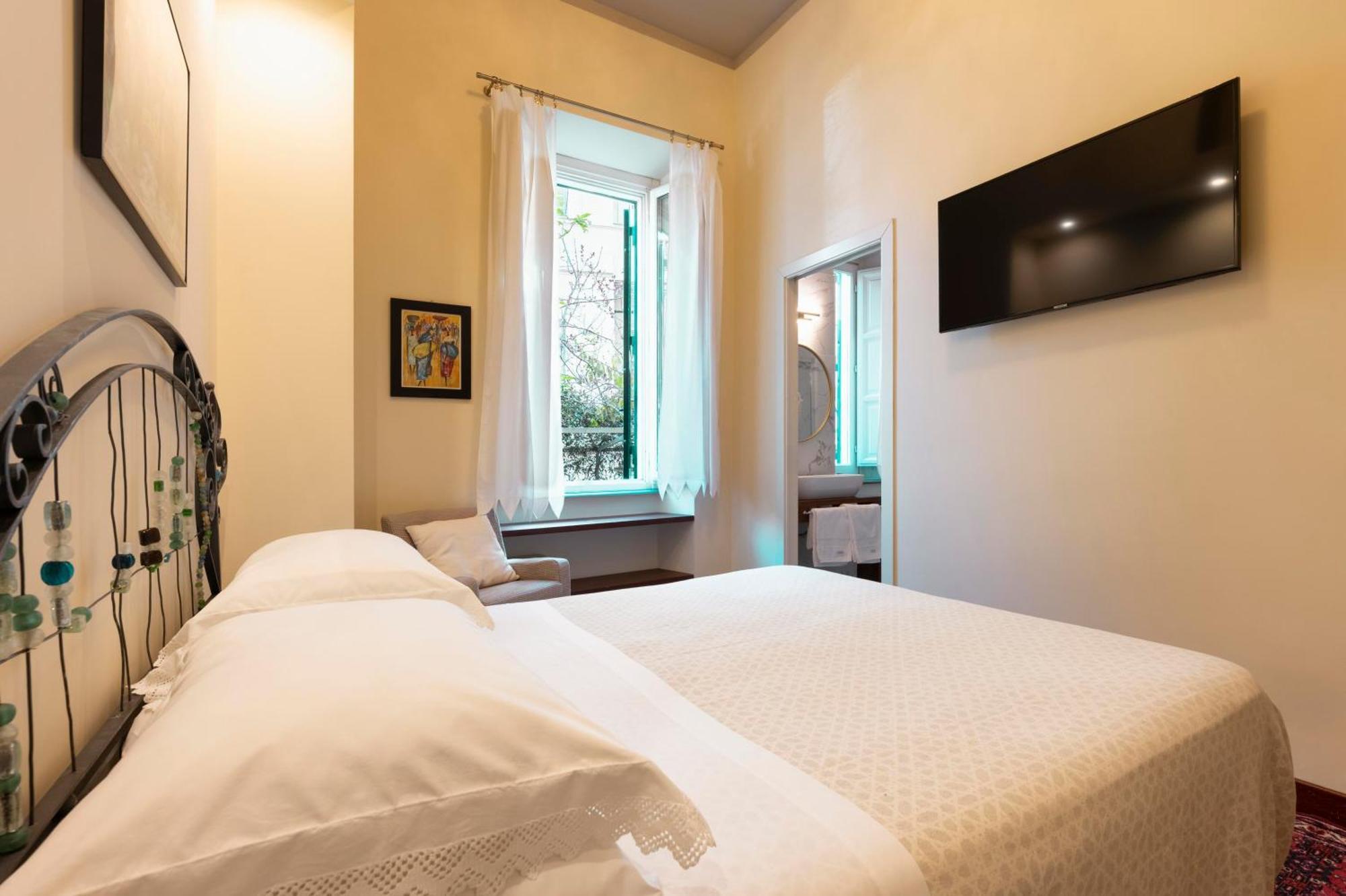Hotel Palm Gallery